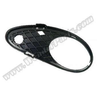 Tampon Izgarası W203 Ön Sol; Kapalı 2000-04